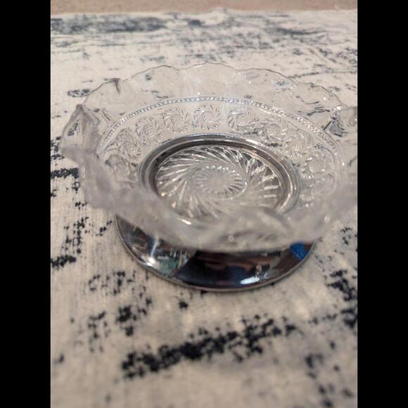 Vintage Glass Pedestal Condiment Dish, Made In England! - Picture 4 of 6
